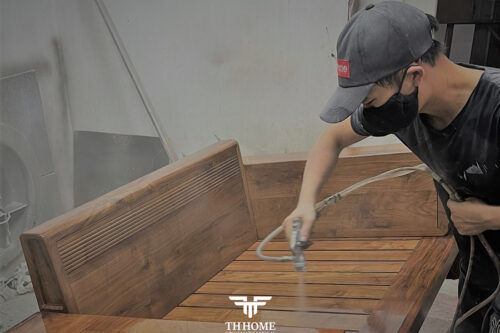 Công Đoạn Phun Bóng Đồ Gỗ Nội Thất Tại TH Home